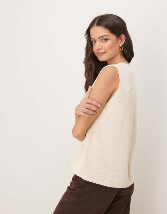 ASOS DESIGN relaxed fit waistcoat in cream - Image 3
