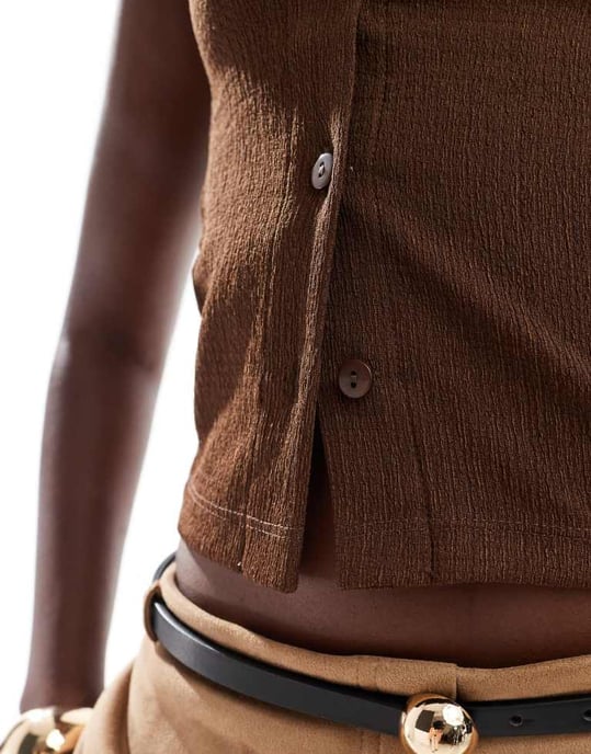 ASOS DESIGN asymmetrisk väst i texturerad choklad - Image 2