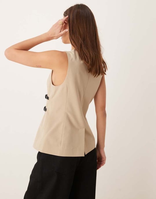 ASOS DESIGN långlinjig väst med bältesdetalj i sten - Image 3