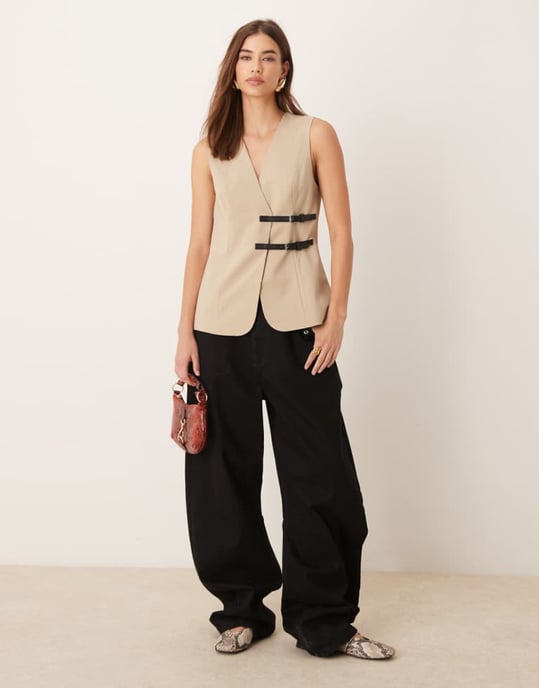 ASOS DESIGN långlinjig väst med bältesdetalj i sten - Image 4