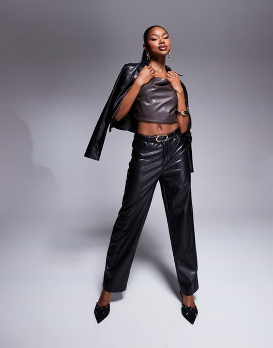 ASOS DESIGN läderlook draperad topp i choklad - Image 2