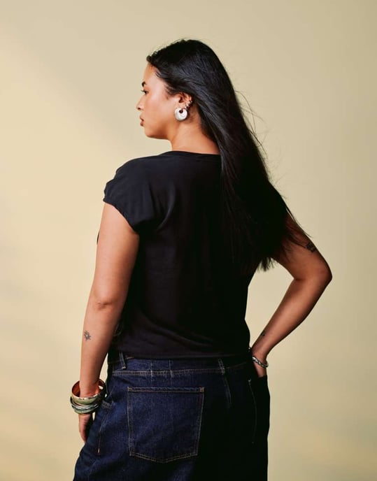 ASOS DESIGN Curve modal t-shirt med en ärm och silverdetaljer i svart - Image 4