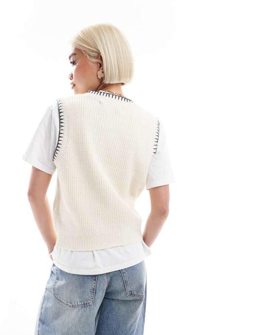 Vero Moda ärmlös stickad topp med kontrasterande sömmar i krämfärg - Image 4