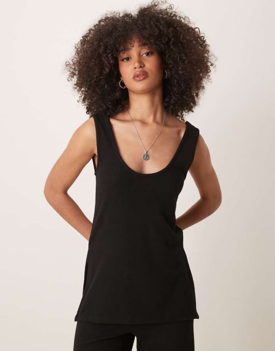 ASOS DESIGN mjuk känsla scoop neck långline väst co-ord i svart - Image 1