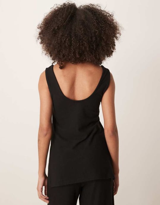 ASOS DESIGN mjuk känsla scoop neck långline väst co-ord i svart - Image 4