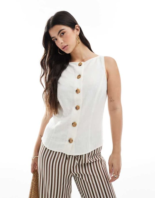 ASOS DESIGN väst i linnelook med knappar framtill i vitt - Image 1
