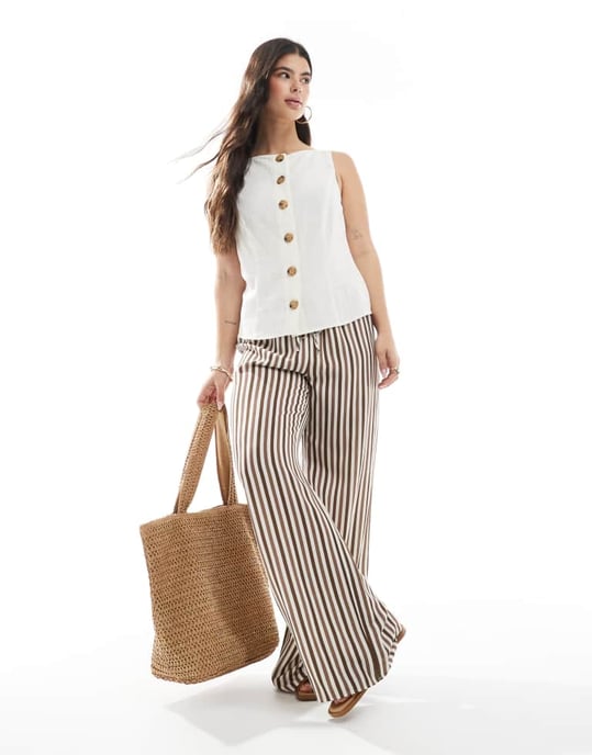 ASOS DESIGN väst i linnelook med knappar framtill i vitt - Image 3