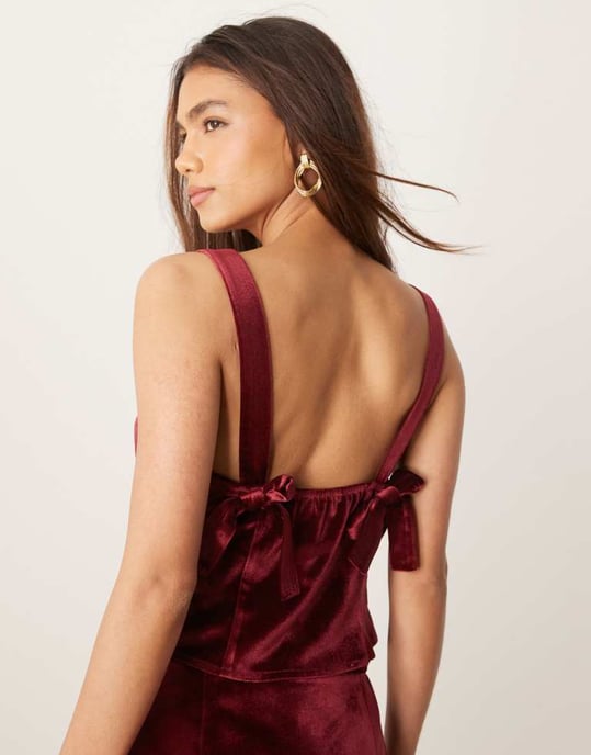 ASOS DESIGN sammetsko-ord topp med rosettremmar i vinröd - Image 4