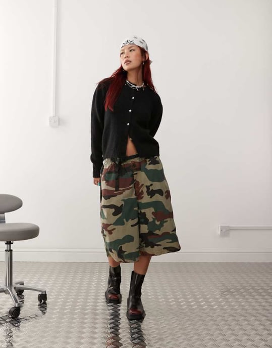 Monki långärmad slim fit fluffig stickad knappar fram cardigan med puffärmar i svart - Image 1