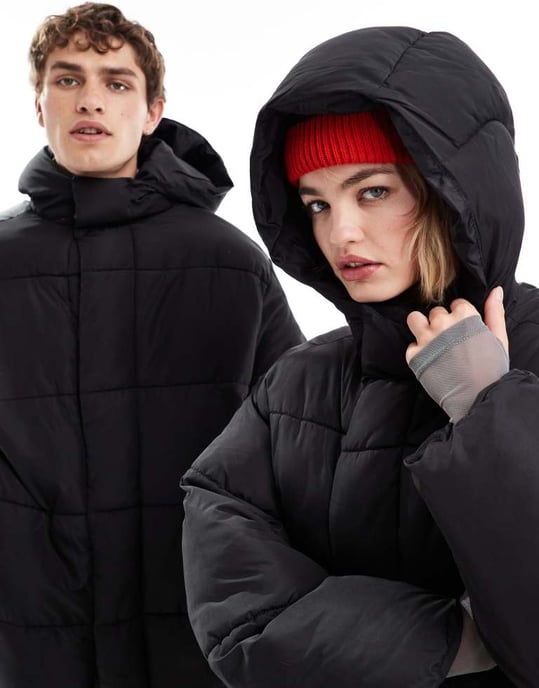 COLLUSION Unisex maxi puffer jacket with hood in black - Image 4
