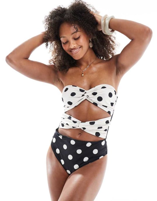 ASOS DESIGN twist front bandeau baddräkt i prickar - Image 4