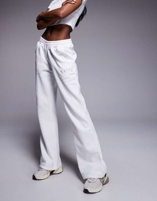 Kaiia bomullsblandning broderad logotyp vida ben joggers-set i vitt och sand - Image 3