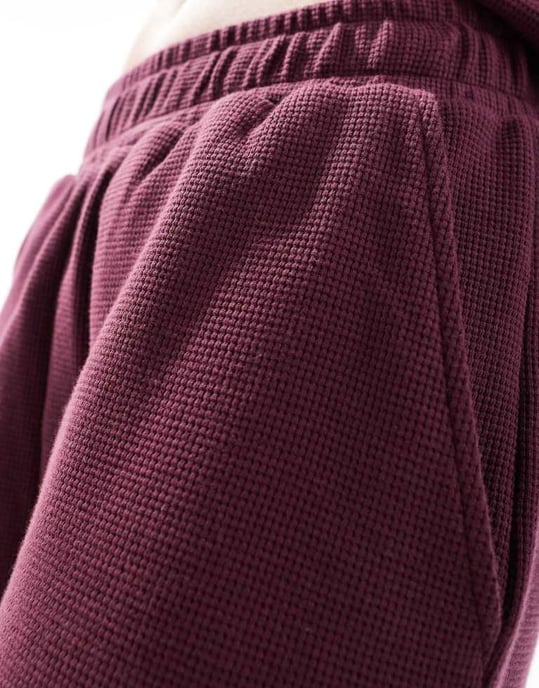 ASOS DESIGN oversize våffelbyxa i bordeaux samordnat set - BORDEAUX - Image 2