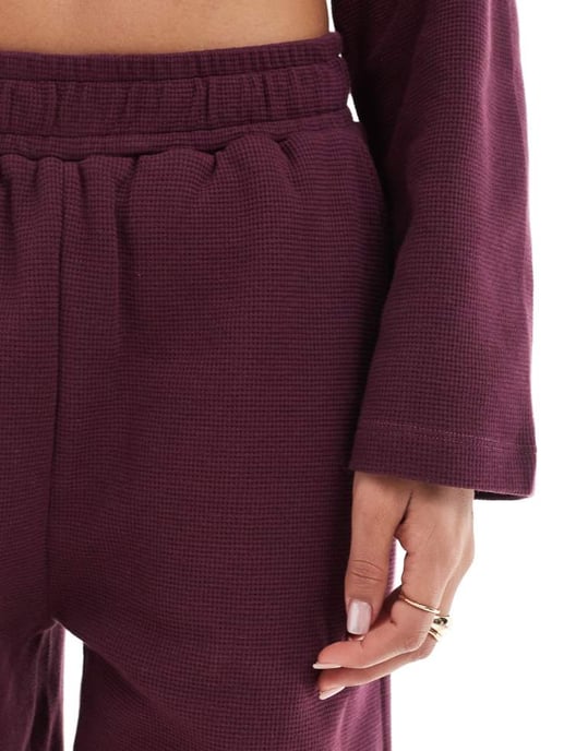 ASOS DESIGN oversize våffelbyxa i bordeaux samordnat set - BORDEAUX - Image 3