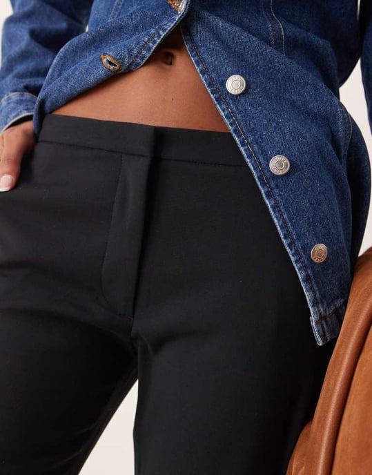 Abercrombie & Fitch Lågt skurna bootcut-byxor i svart - Image 2