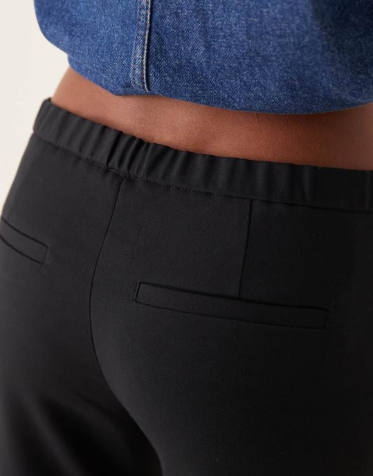 Abercrombie & Fitch Lågt skurna bootcut-byxor i svart - Image 4