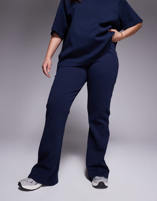 ASOS DESIGN Curve koordinerad interlocked flare jogger i marinblått - Image 2