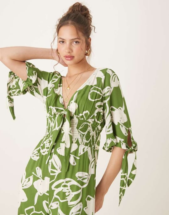 ASOS DESIGN jumpsuit med rynkad midja i grön blommönster - Image 3