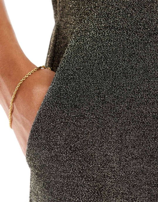 Vero Moda bandat vida byxdress i svart och guldglitter - Image 3