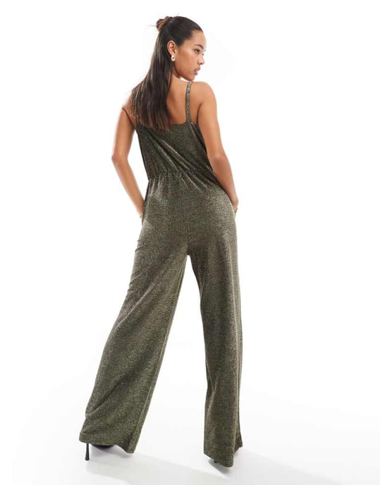 Vero Moda bandat vida byxdress i svart och guldglitter - Image 4