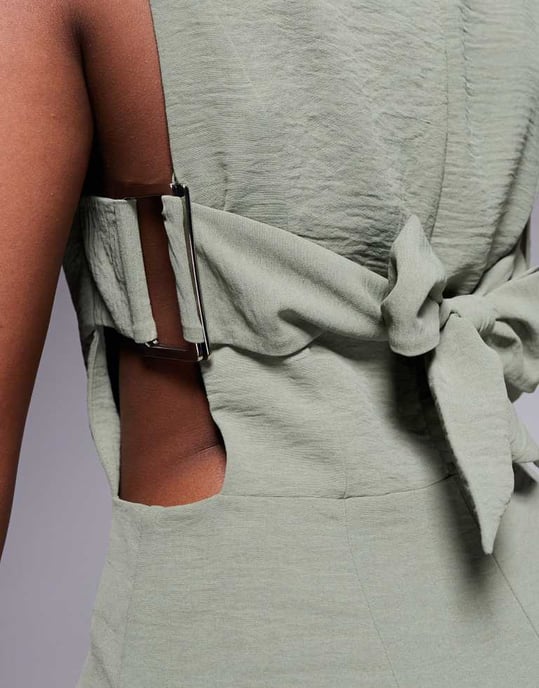 ASOS DESIGN byxdress med spänndetalj i khaki - Image 4
