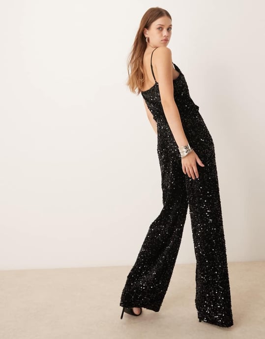 Vila V-ringad ärmlös jumpsuit med paljetter i svart - Image 3