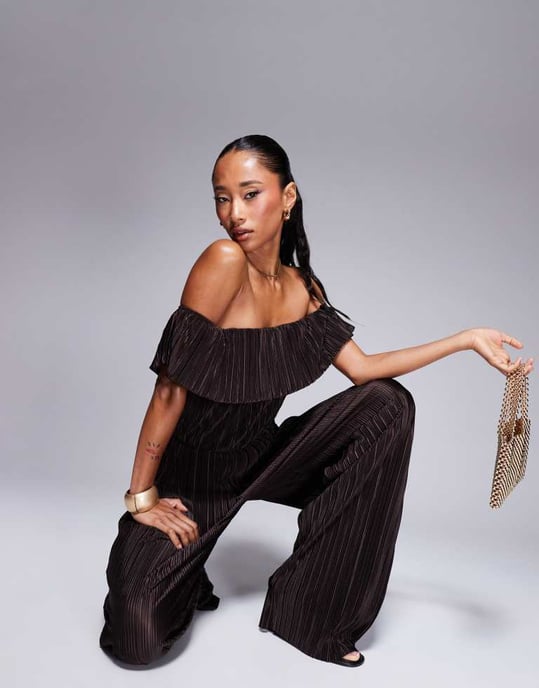 ASOS DESIGN plisse bardot vida byxor jumpsuit i choklad - Image 2