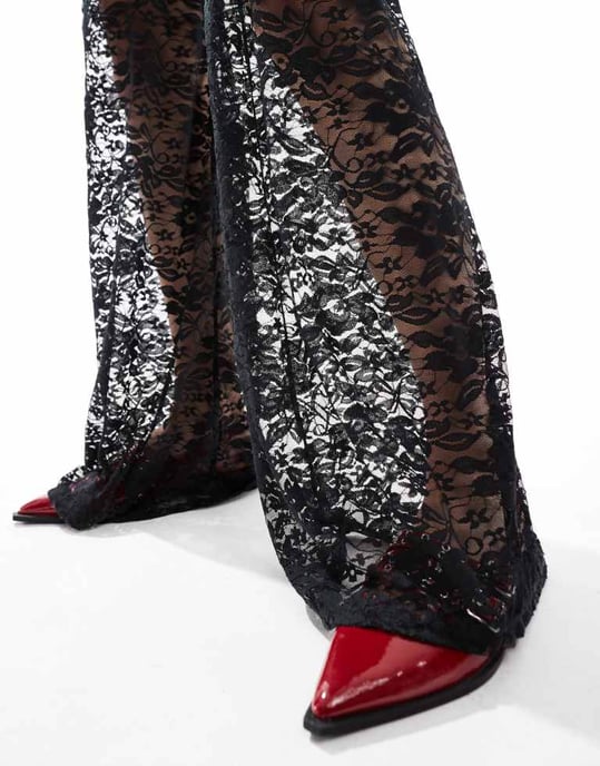 ASOS DESIGN 2 i 1 t-shirt och spets jumpsuit i svart - Image 3
