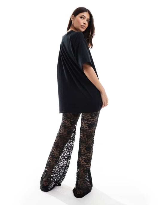ASOS DESIGN 2 i 1 t-shirt och spets jumpsuit i svart - Image 4