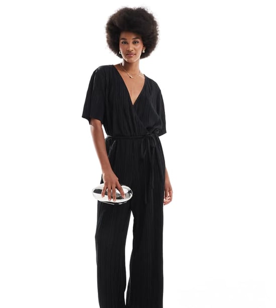 Vero Moda Tall plisserad omlott jumpsuit i svart - Image 1