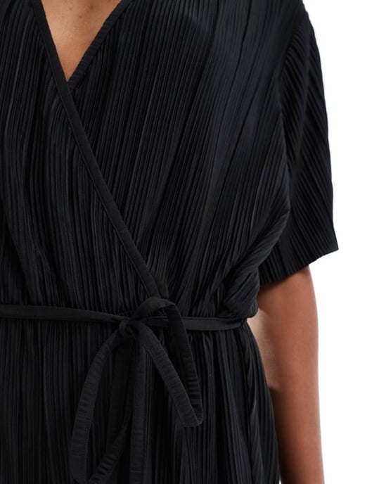 Vero Moda Tall plisserad omlott jumpsuit i svart - Image 3