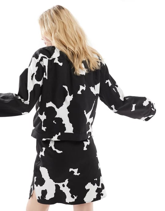 Objekt oversize denimjacka set i svart koskinnsmönster - Image 4