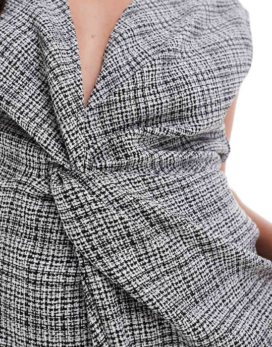 ASOS DESIGN Curve virkad framsida boucle jumpsuit i svart och vit rutigt - Image 3