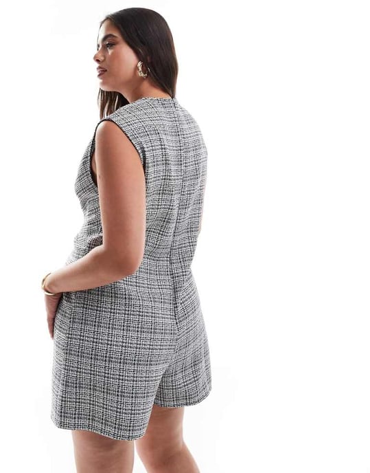 ASOS DESIGN Curve virkad framsida boucle jumpsuit i svart och vit rutigt - Image 4