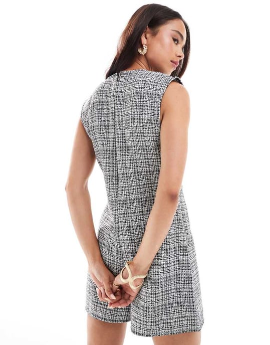 ASOS DESIGN twist front boucle jumpsuit i svart och vit rutigt - Image 4
