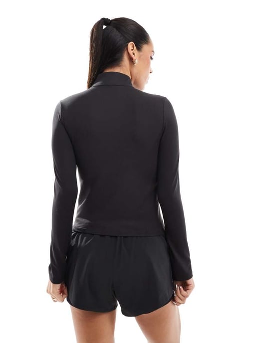 Puma Evolve 1/4 zip training top in black - Image 4