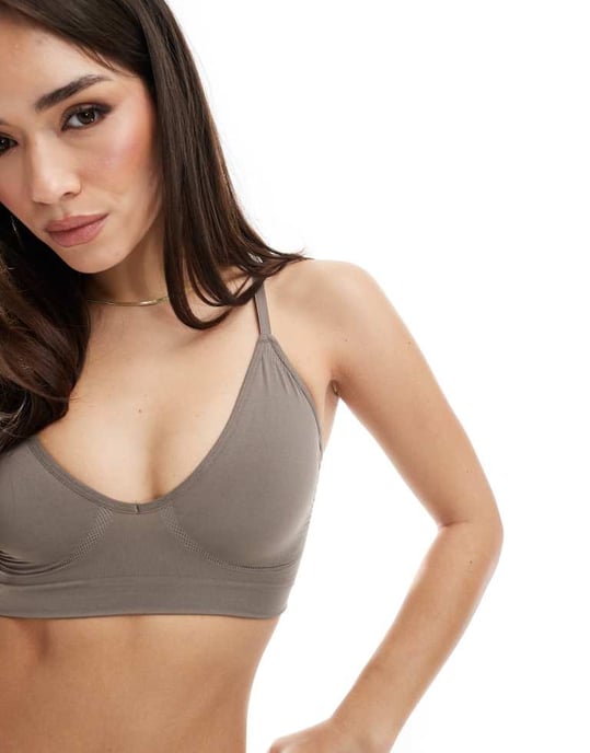 Vero Moda sömlös djup v-behå topp i ljusbeige - Image 3