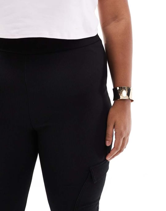 Dina räfflade cargoleggings i svart - Image 4