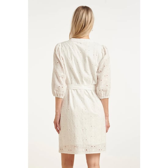 Smashed Lemon Witte broderie jurk met v-hals en strikceintuur | - Image 4