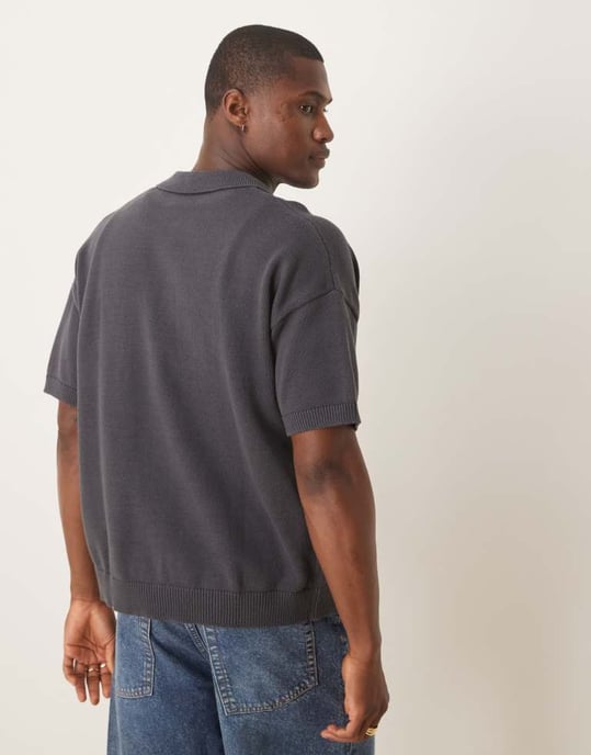 ASOS DESIGN relaxed midweight knitted cotton button through polo in charcoal - Image 4