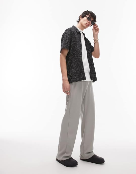 Topman avslappnad passform texturerad polo i grått - Image 3