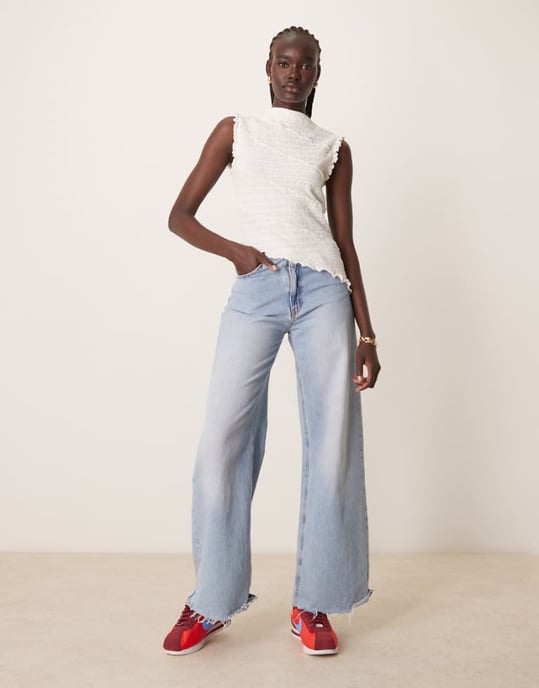 ASOS DESIGN asymmetrisk texturerad shirred ärmlös topp i ecru - Image 1