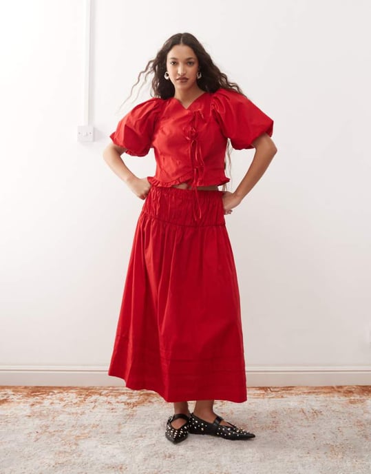 Återvunnen vintage västern cowgirl-top med puffärm och knytfront i röd - Image 3
