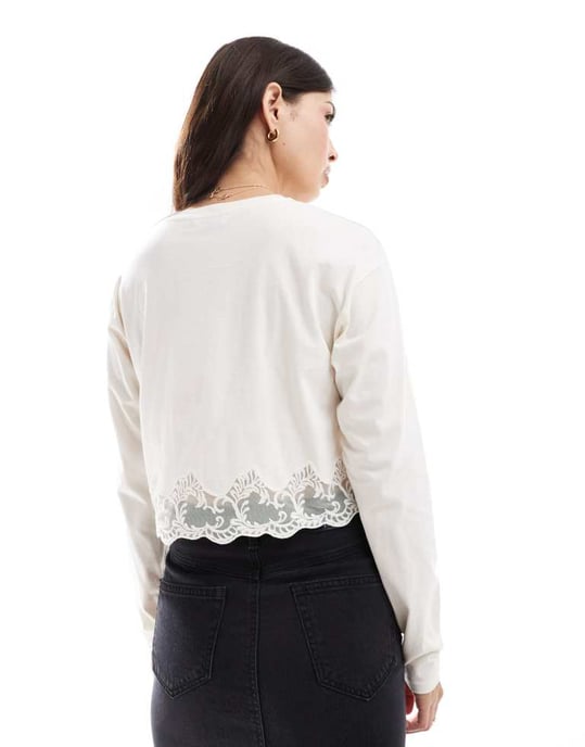 Miss Selfridge långärmad topp med spetsdetalj i crème - Image 3
