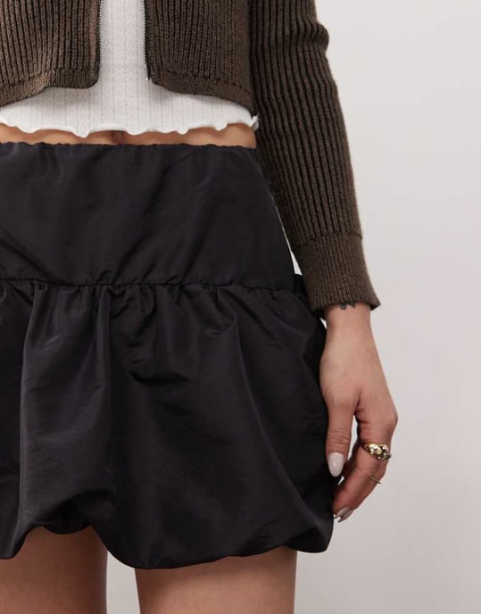 Återvunnen Vintage puffball mini kjol i taffeta i svart - Image 3