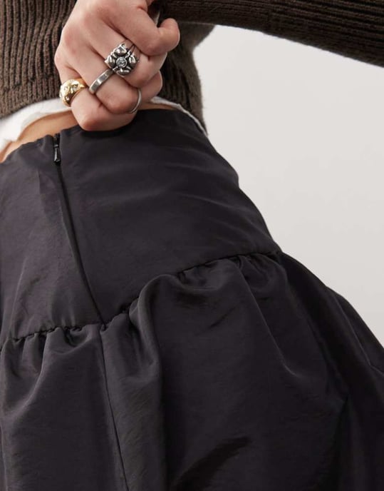 Återvunnen Vintage puffball mini kjol i taffeta i svart - Image 4