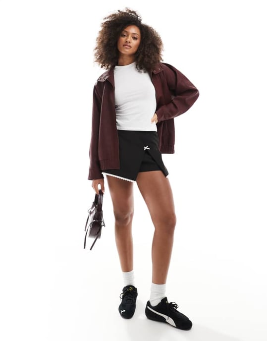Miss Selfridge skräddarsydd mini skort med rosett i svart - Image 2
