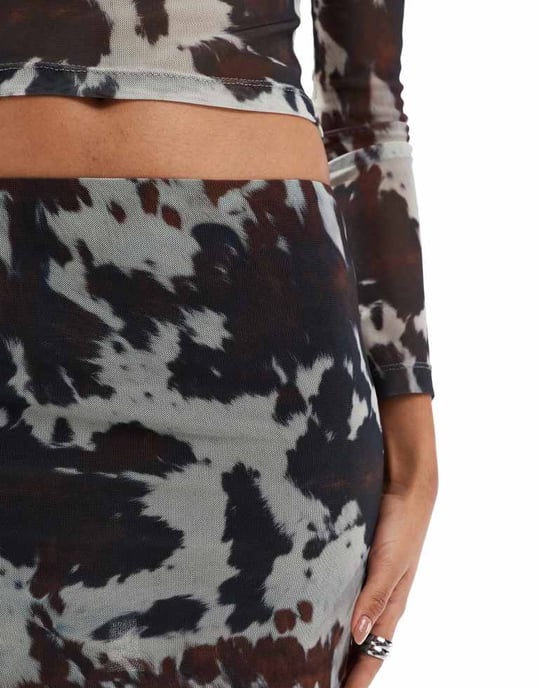 ASOS DESIGN minikjol i nät med cow print i brun - Image 4