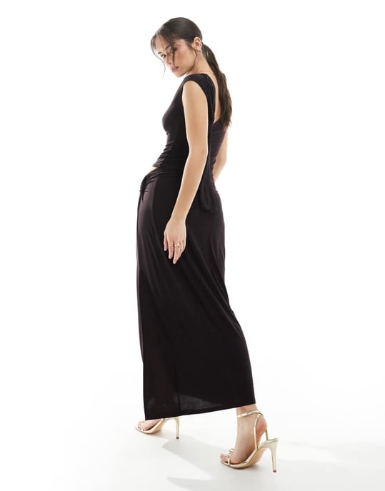 ASOS DESIGN co-ord twistdetalj split draperad maxikjol i choklad - Image 4