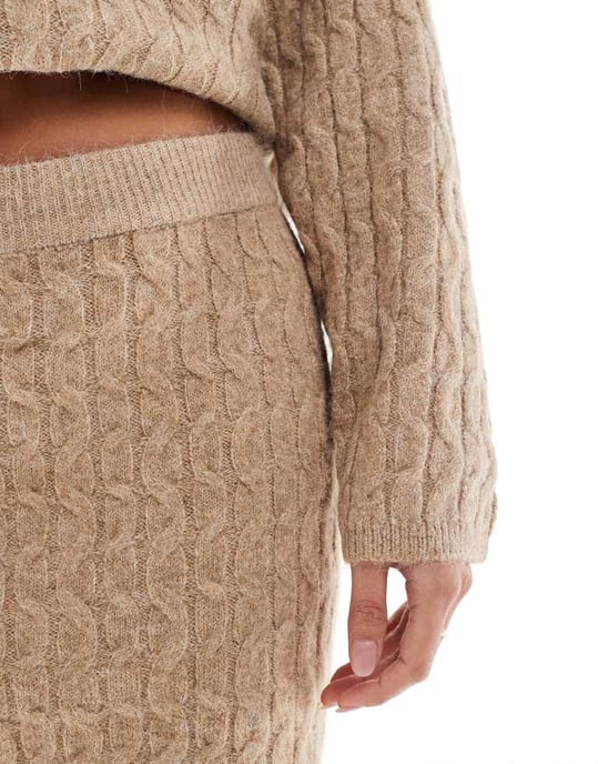 Vero Moda Petite kabelstickad minikjol i kamel - Image 4